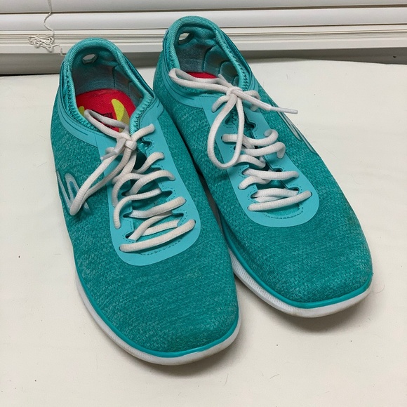 skechers goga max lace up